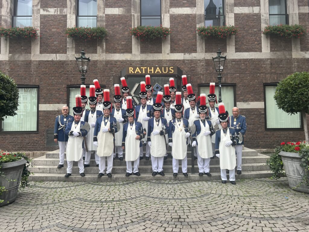 2026.07.19 kirmessonntag 139 gruppenfoto rathaus